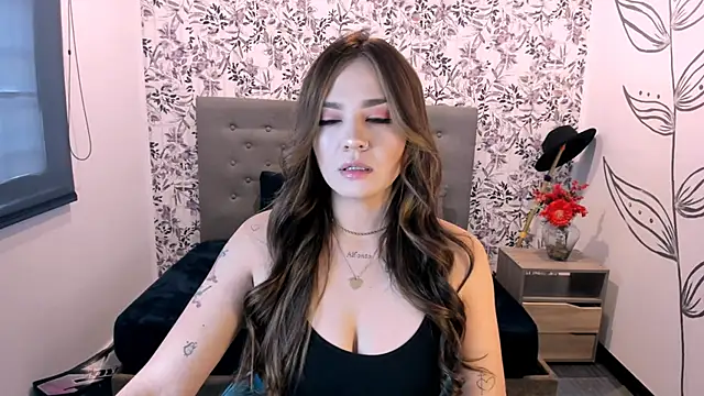 Snapshot of KataHot_ chatting on January 13, 7:42 pm KataHot  online show from January 13, 7:42 pm