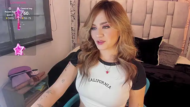 Snapshot of KataHot_ chatting on October 17, 8:22 pm KataHot  online show from October 17, 8:22 pm