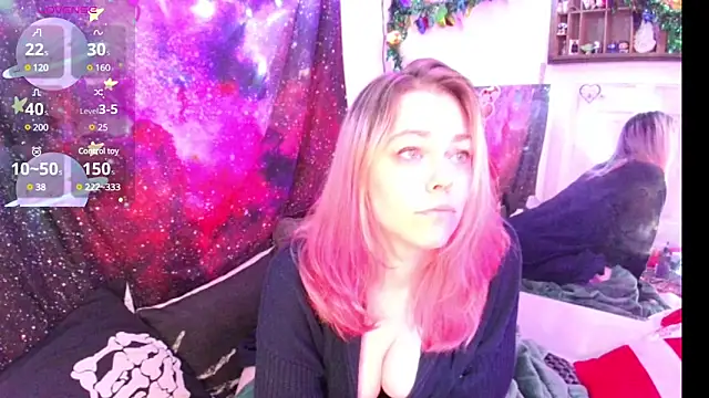 EverlyEster online show from December 7, 8:44 am