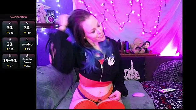 EverlyEster online show from November 8, 3:07 am