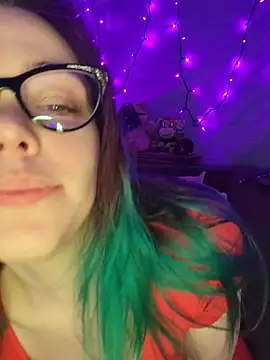 EverlyEster online show from March 29, 10:26 am