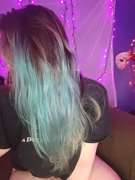 EverlyEster online show from April 26, 9:12 pm