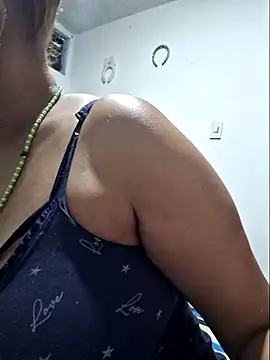 gatadeojosclaros online show from February 14, 3:03 am