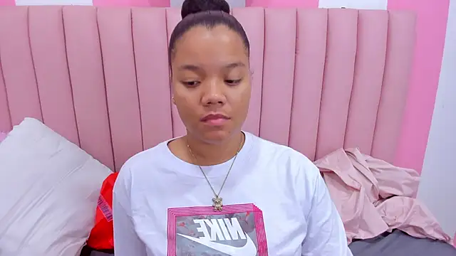 ISABELLA 020 online show from March 10, 12:15 pm