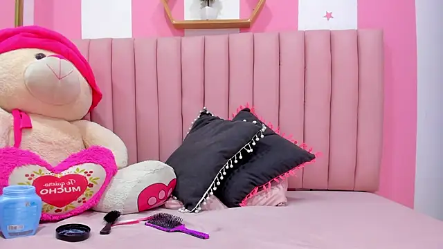 ISABELLA 020 online show from October 20, 1:55 pm