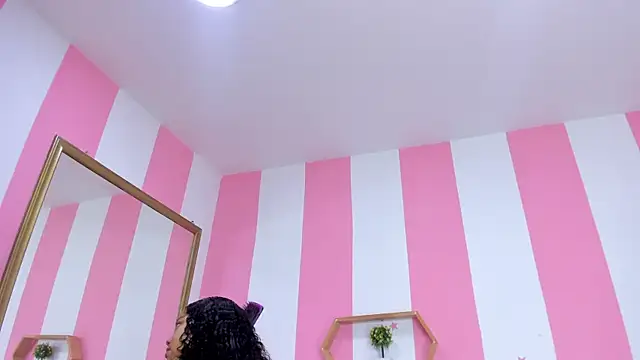 ISABELLA 020 online show from February 21, 12:50 pm