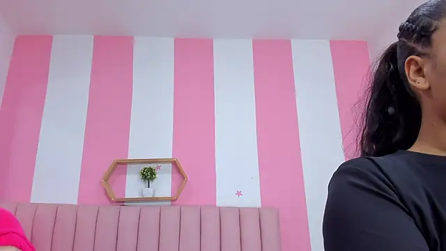 ISABELLA 020 online show from March 18, 12:30 pm