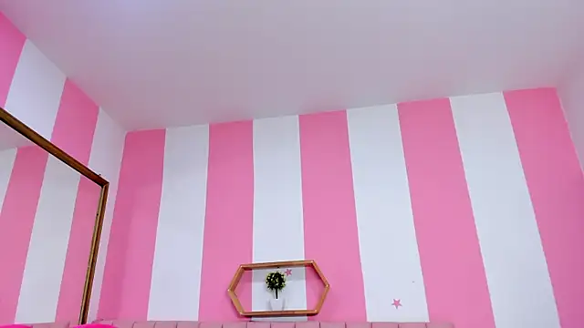 ISABELLA 020 online show from April 17, 12:19 pm