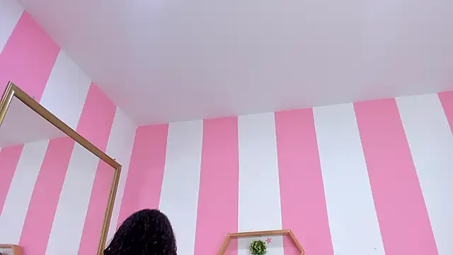 ISABELLA 020 online show from April 21, 12:00 pm