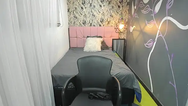Snapshot of EmmaaEvans_ chatting on January 31, 11:56 am EmmaaEvans online show from January 31, 11:56 am