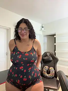 Snapshot of Shura_xxxBig chatting on June 20, 10:23 pm Shura xxxBig online show from June 20, 10:23 pm