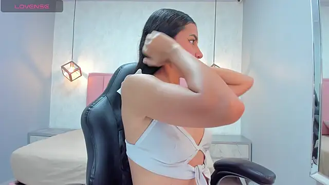 chelsyquinn online show from April 24, 4:15 am