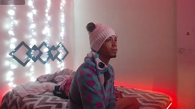 Snapshot of TOM_NATASHA chatting on January 17, 12:31 am TOM NATASHA online show from January 17, 12:31 am