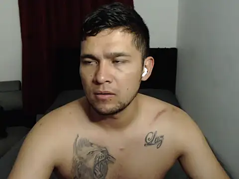 henrique Batman Latex017 online show from May 9, 3:56 am