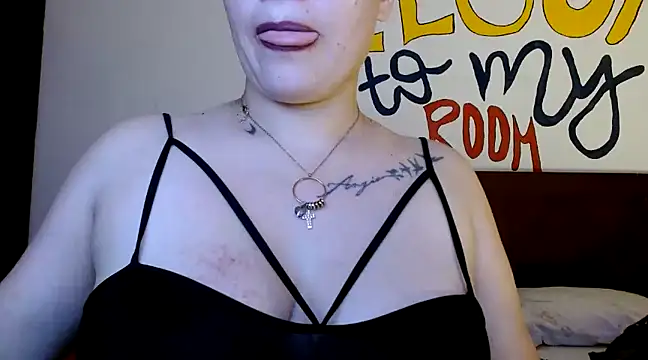 Snapshot of nathy_28latex chatting on December 2, 11:07 pm nathy 28latex online show from December 2, 11:07 pm