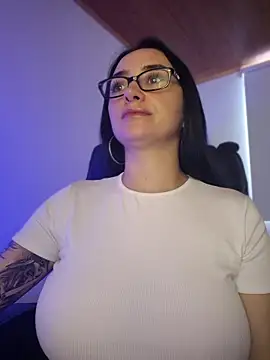 preetypeach online show from April 22, 9:05 pm