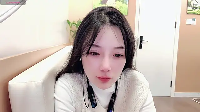 AKiKi711 online show from February 4, 4:24 pm