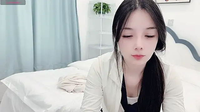 AKiKi711 online show from April 8, 2:39 pm