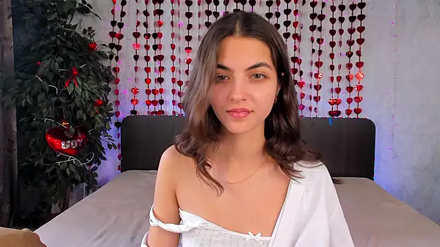 Milana Crystal  online show from February 20, 11:20 am