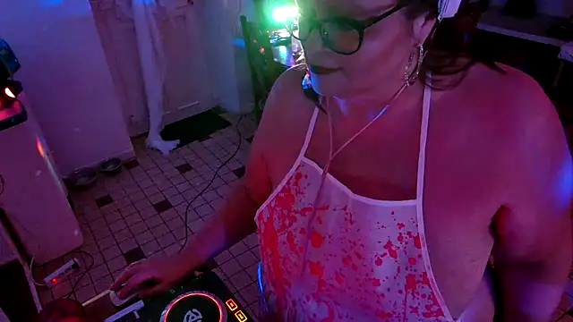 Lola-squirt online show from October 31, 10:11 pm