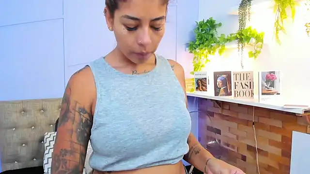 Snapshot of Georgina-coule chatting on December 10, 12:05 pm Georgina-coule online show from December 10, 12:05 pm