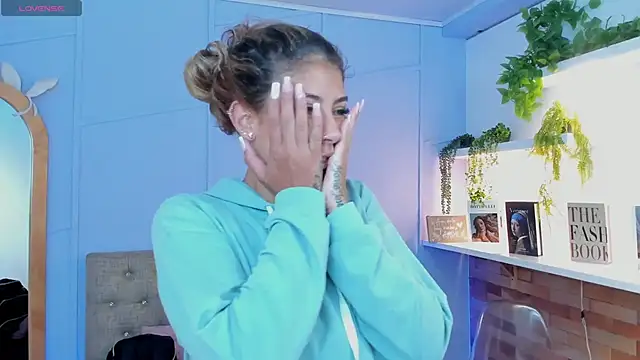 Snapshot of Georgina-coule chatting on December 22, 12:05 pm Georgina-coule online show from December 22, 12:05 pm