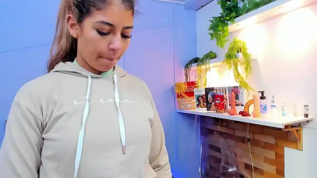 Snapshot of Georgina-coule chatting on December 27, 12:12 pm Georgina-coule online show from December 27, 12:12 pm