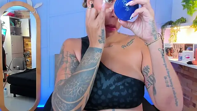 Snapshot of Georgina-coule chatting on January 3, 12:19 pm Georgina-coule online show from January 3, 12:19 pm