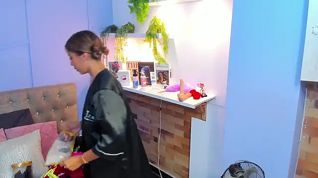 Snapshot of Georgina-coule chatting on January 9, 6:15 pm Georgina-coule online show from January 9, 6:15 pm