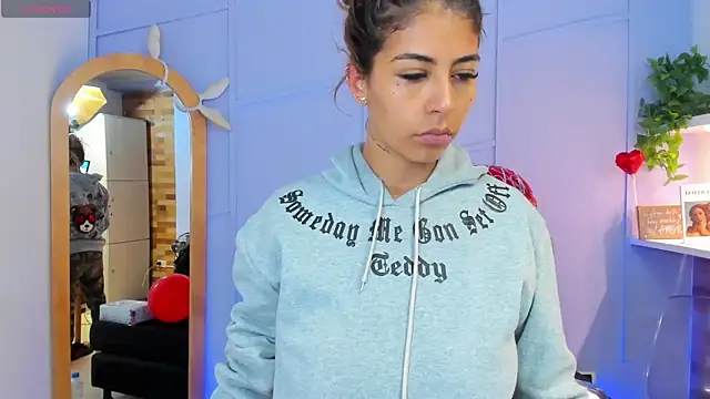 Snapshot of Georgina-coule chatting on February 17, 12:16 pm Georgina-coule online show from February 17, 12:16 pm