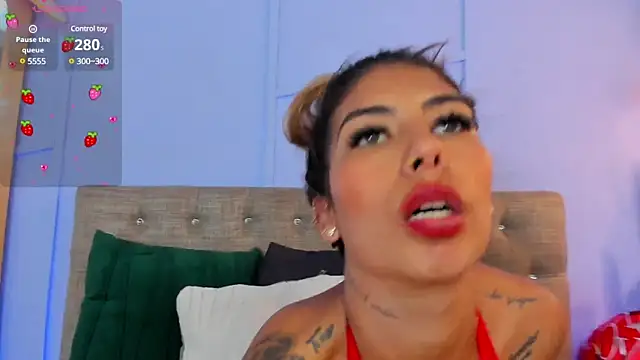 Snapshot of Georgina-coule chatting on February 17, 6:26 pm Georgina-coule online show from February 17, 6:26 pm