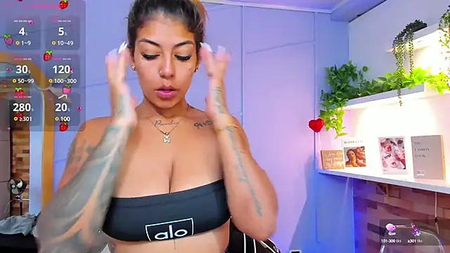 Snapshot of Georgina-coule chatting on February 21, 12:06 pm Georgina-coule online show from February 21, 12:06 pm