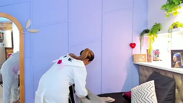 Snapshot of Georgina-coule chatting on March 5, 12:22 pm Georgina-coule online show from March 5, 12:22 pm