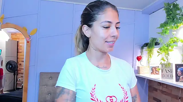 Snapshot of Georgina-coule chatting on September 17, 3:24 pm Georgina-coule online show from September 17, 3:24 pm