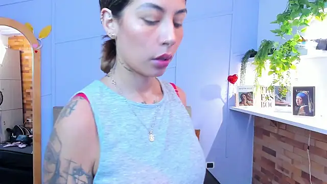 Snapshot of Georgina-coule chatting on October 21, 1:23 pm Georgina-coule online show from October 21, 1:23 pm