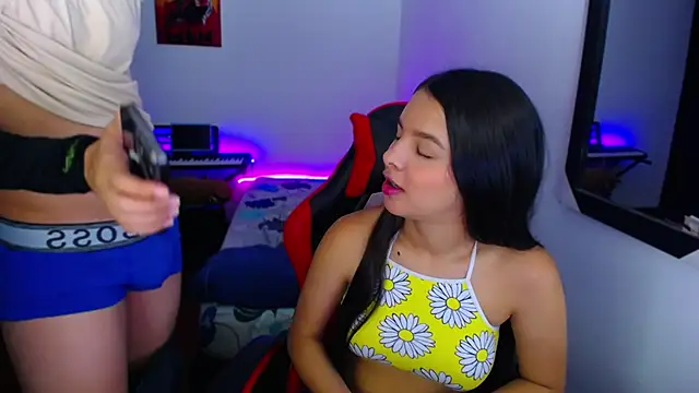 jessi and boy online show from November 10, 4:28 pm