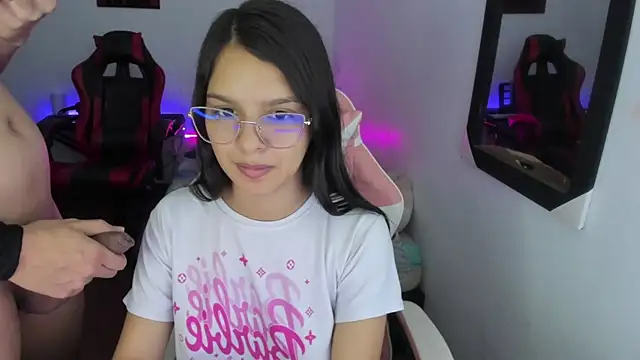 jessi and boy online show from December 15, 7:07 pm