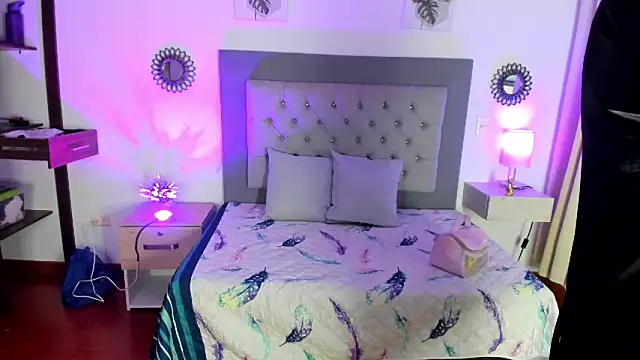 Kylie2211 online show from January 23, 2:44 am