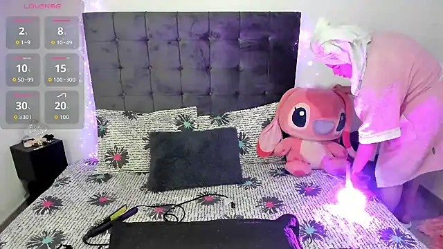 Kylie2211 online show from October 29, 1:52 am