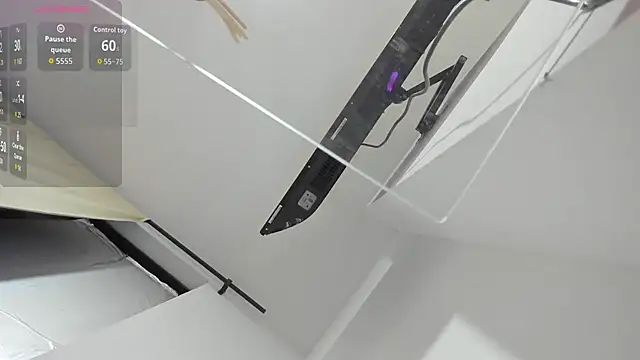 Kylie2211 online show from April 22, 1:08 am