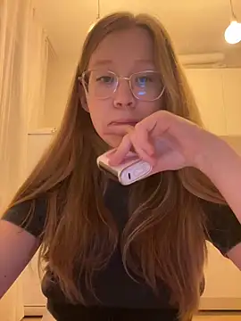 Snapshot of Eva_Weyne chatting on December 5, 3:50 pm Eva Weyne online show from December 5, 3:50 pm