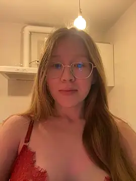 Snapshot of Eva_Weyne chatting on December 29, 6:05 pm Eva Weyne online show from December 29, 6:05 pm