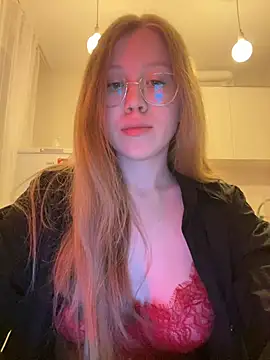 Snapshot of Eva_Weyne chatting on February 4, 6:27 pm Eva Weyne online show from February 4, 6:27 pm