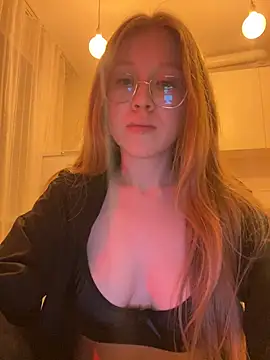 Snapshot of Eva_Weyne chatting on February 9, 5:33 pm Eva Weyne online show from February 9, 5:33 pm