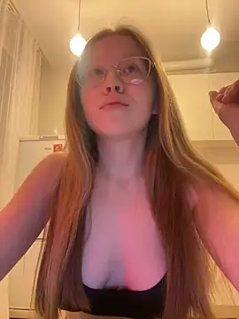 Snapshot of Eva_Weyne chatting on February 20, 6:02 pm Eva Weyne online show from February 20, 6:02 pm