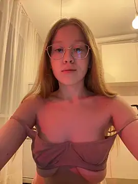 Snapshot of Eva_Weyne chatting on February 28, 3:26 pm Eva Weyne online show from February 28, 3:26 pm