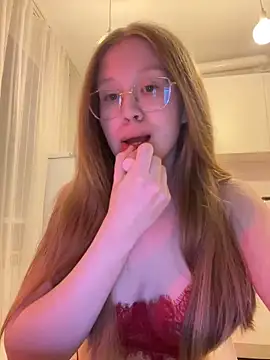 Snapshot of Eva_Weyne chatting on March 2, 6:51 pm Eva Weyne online show from March 2, 6:51 pm