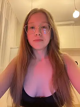 Snapshot of Eva_Weyne chatting on March 7, 5:28 pm Eva Weyne online show from March 7, 5:28 pm