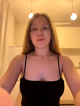 Snapshot of Eva_Weyne chatting on September 18, 7:05 pm Eva Weyne online show from September 18, 7:05 pm