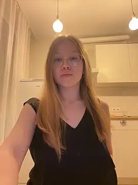 Snapshot of Eva_Weyne chatting on September 19, 6:41 pm Eva Weyne online show from September 19, 6:41 pm